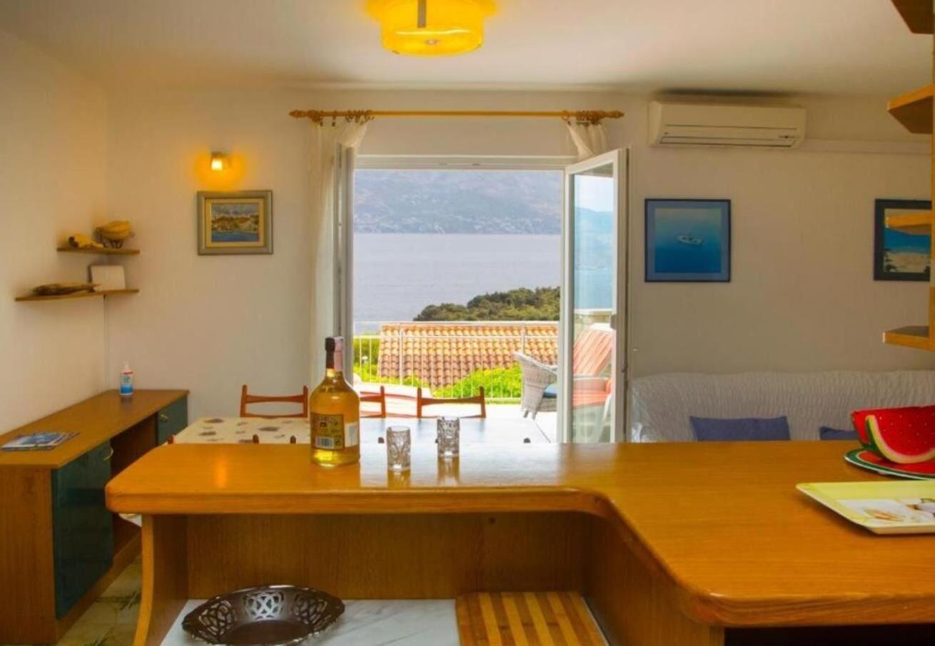Apartments Damir - 80 M From Beach Postira Luaran gambar
