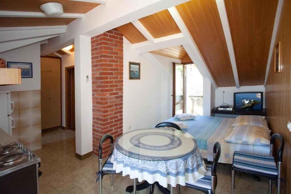 Apartments Damir - 80 M From Beach Postira Luaran gambar