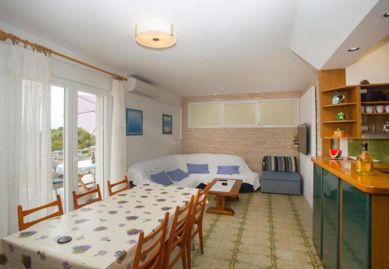 Apartments Damir - 80 M From Beach Postira Luaran gambar